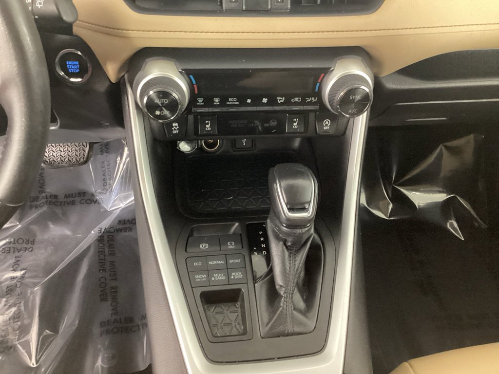 Used 2020 Toyota RAV4 XLE Premium AWD/4WD image 19