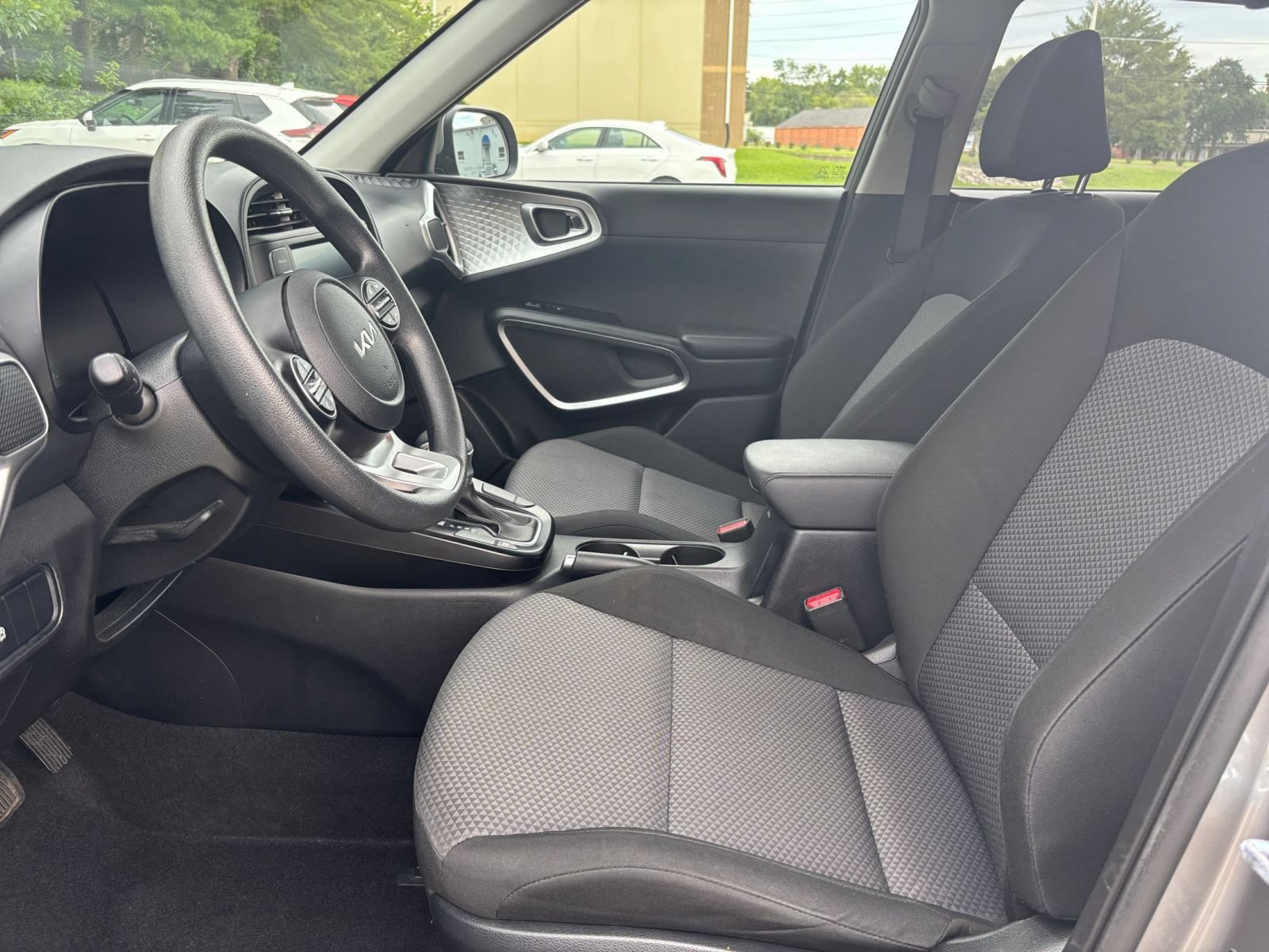 Used 2025 Kia Soul LX w/ LX Technology Package FWD image 24