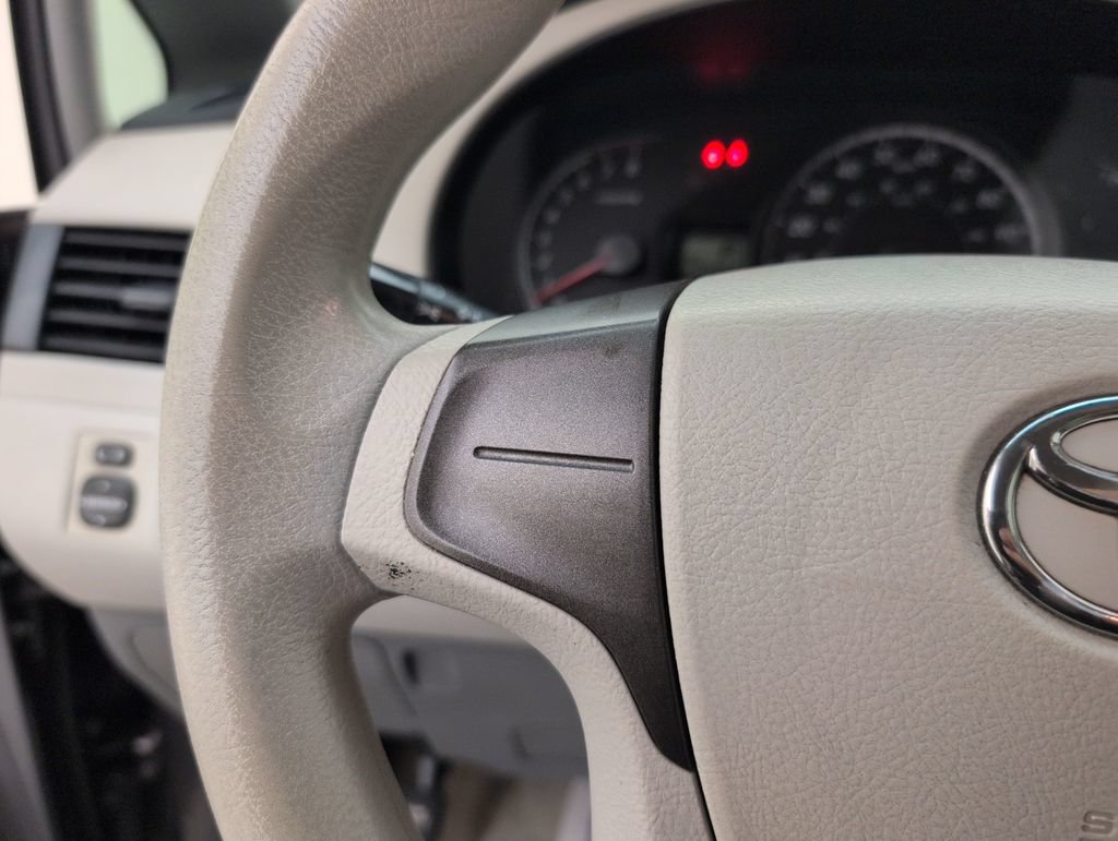 Used 2013 Toyota Sienna L FWD image 34