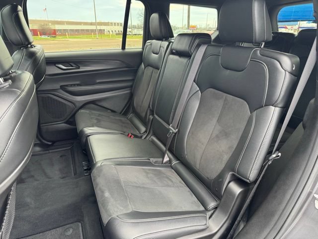Used 2025 Jeep Grand Cherokee L Altitude AWD/4WD image 21