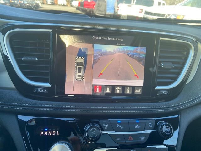 Used 2023 Chrysler Pacifica Limited w/ S Appearance Package FWD image 18