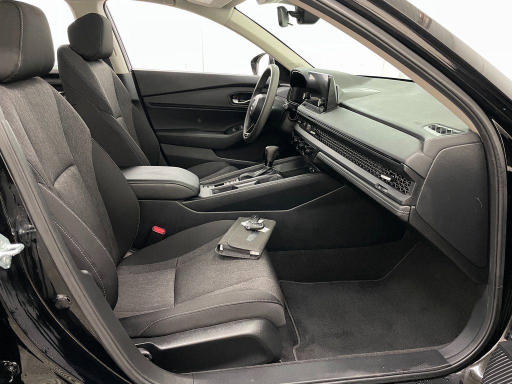 Used 2025 Honda Accord SE image 35