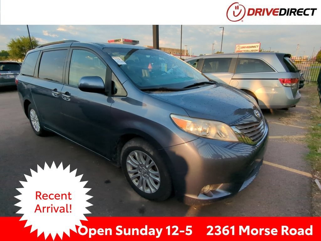 Used 2017 Toyota Sienna XLE FWD image 1