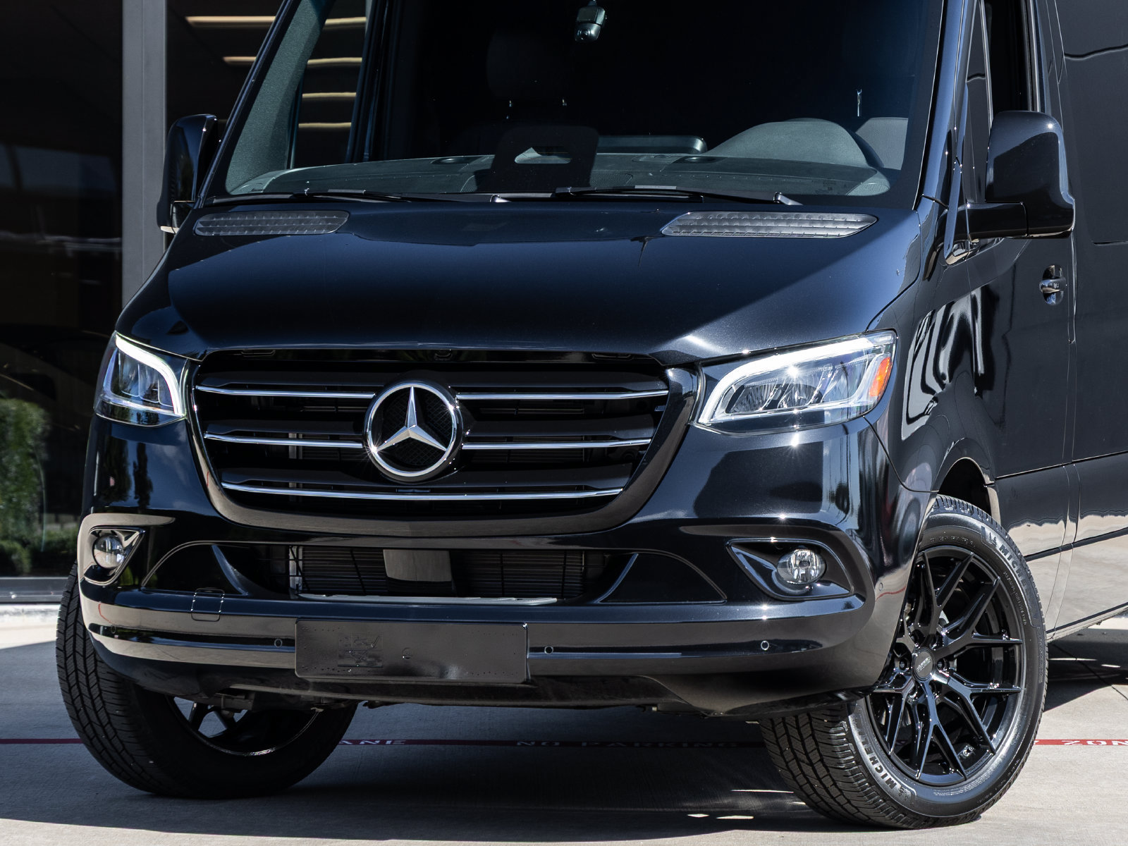 Used 2025 Mercedes-Benz Sprinter 2500 image 3