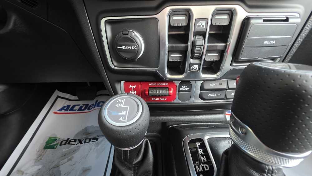 Used 2025 Jeep Gladiator Mojave w/ Convenience Group AWD/4WD image 17