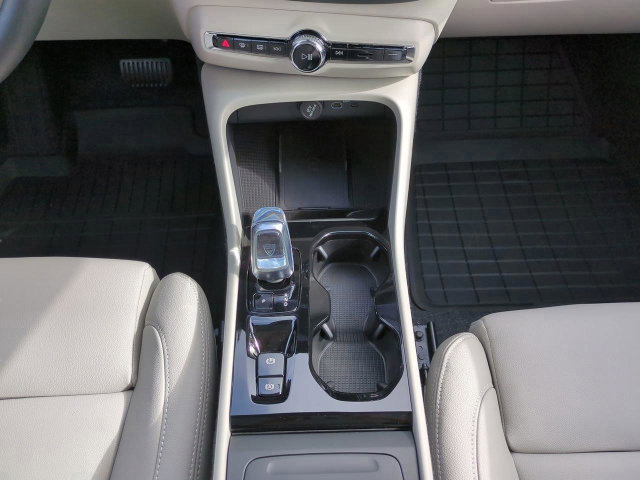 New 2026 Volvo XC40 B5 Plus w/ Protection Package Premier AWD/4WD image 15