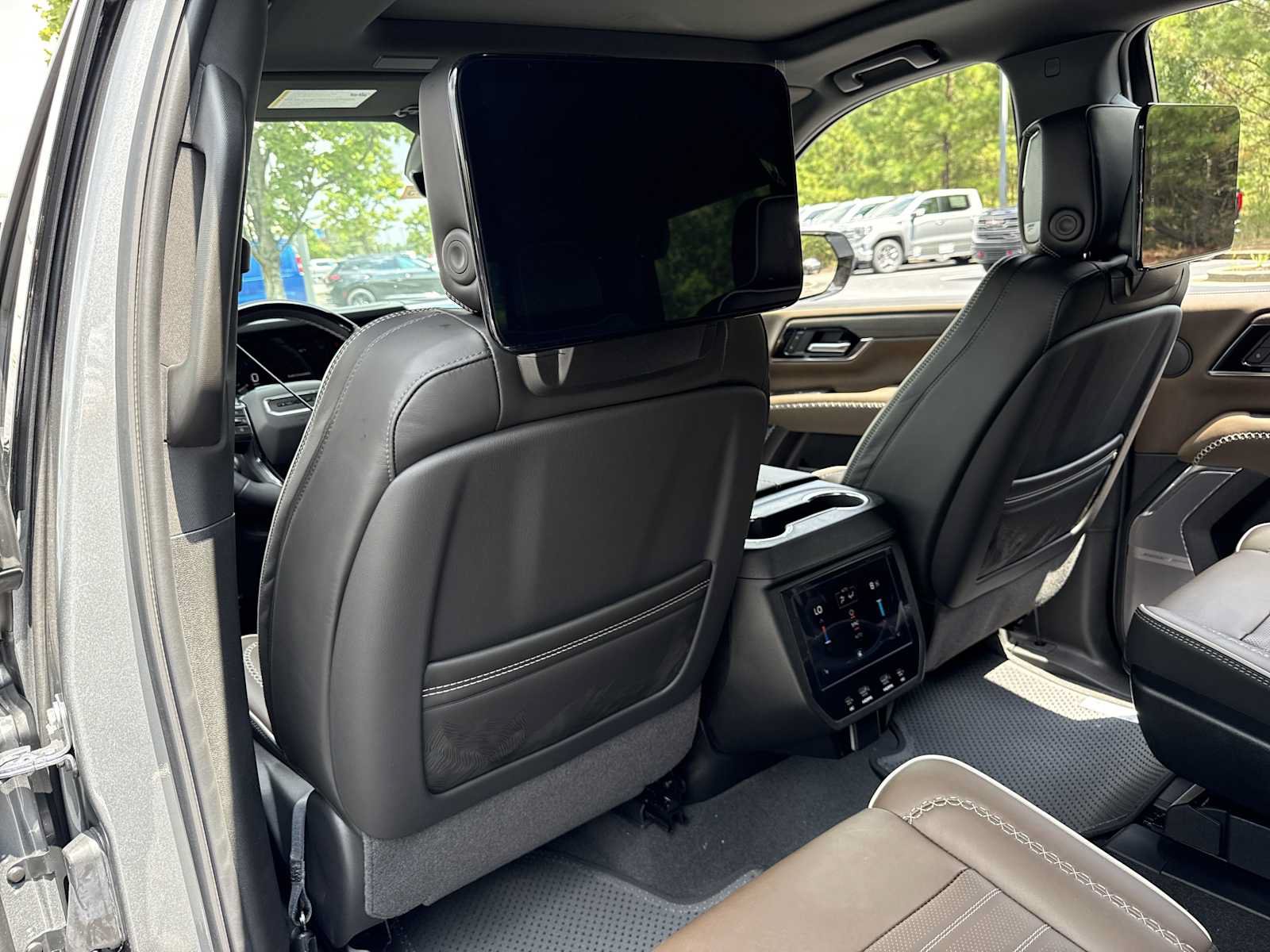 New 2026 GMC Yukon Denali Ultimate AWD/4WD image 5