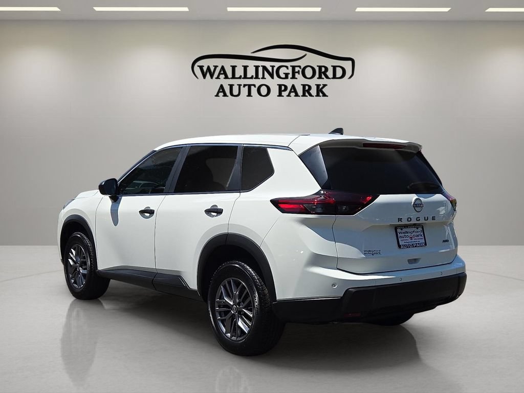 Used 2024 Nissan Rogue S AWD/4WD image 3