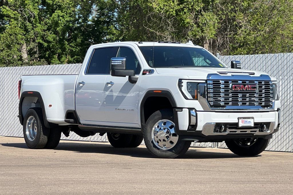 New 2026 GMC Sierra 3500 Denali w/ Denali Reserve Package AWD/4WD image 2