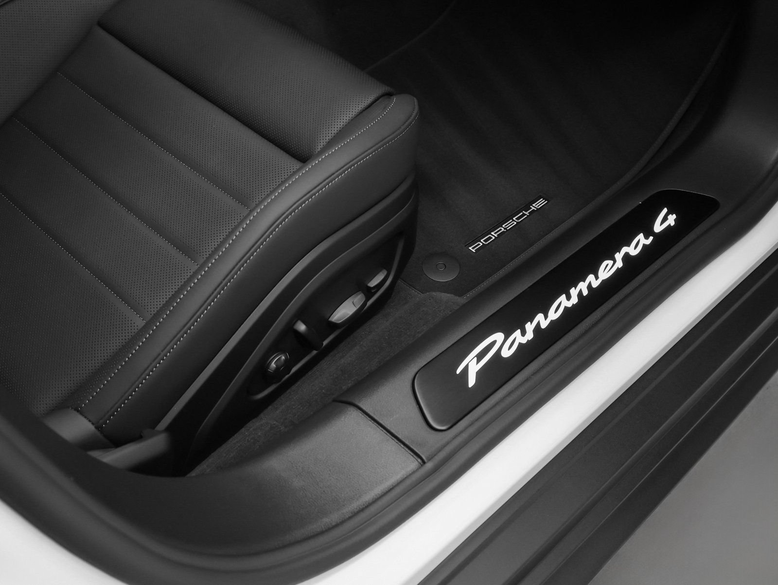 Certified 2026 Porsche Panamera 4 AWD/4WD image 21