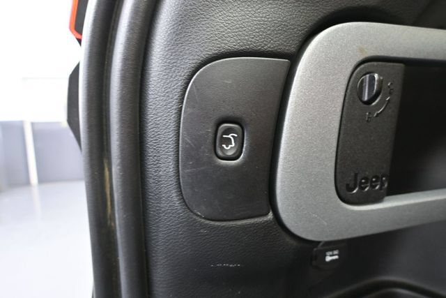 Used 2015 Jeep Cherokee Limited w/ Luxury Group AWD/4WD image 43