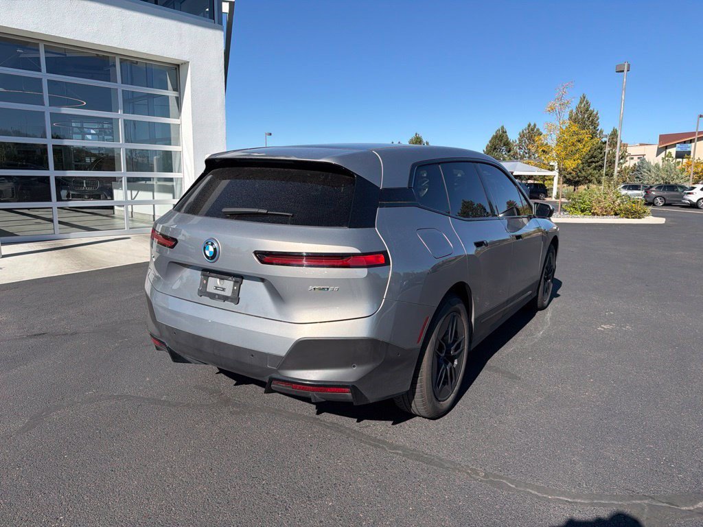 Used 2024 BMW iX xDrive50 AWD/4WD image 5