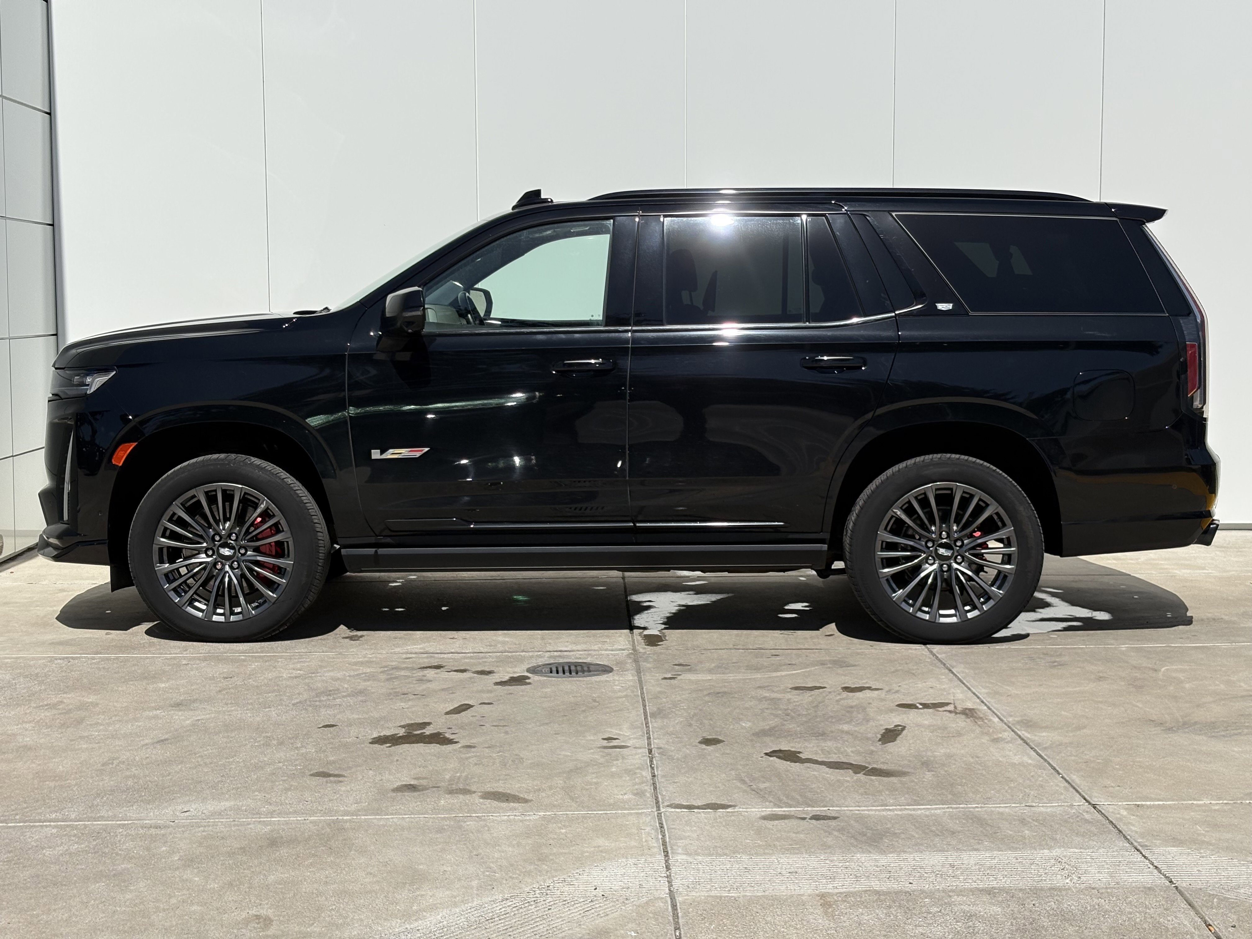 Used 2023 Cadillac Escalade V AWD/4WD image 4