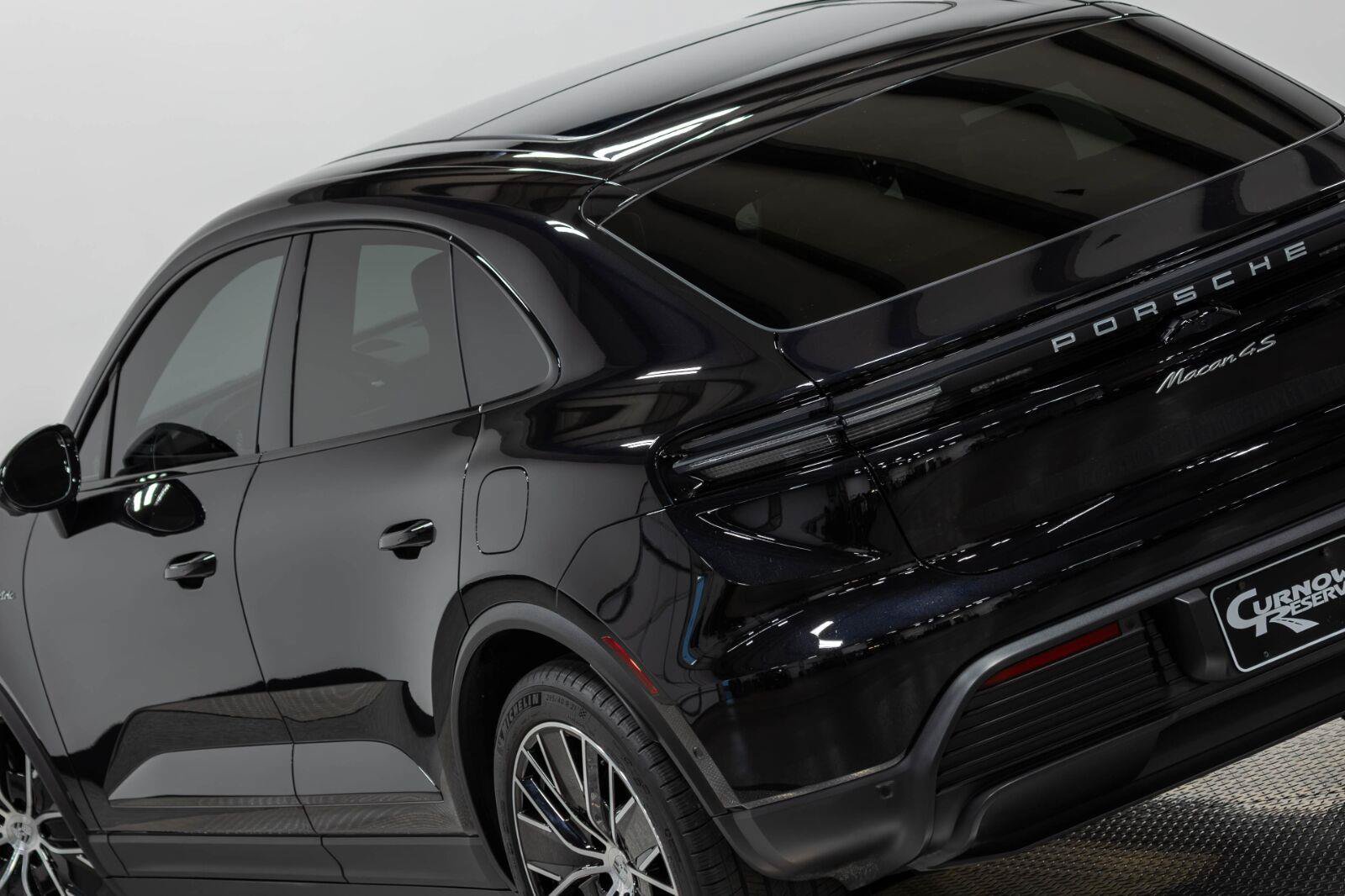 Used 2025 Porsche Macan 4S Electric AWD/4WD image 33