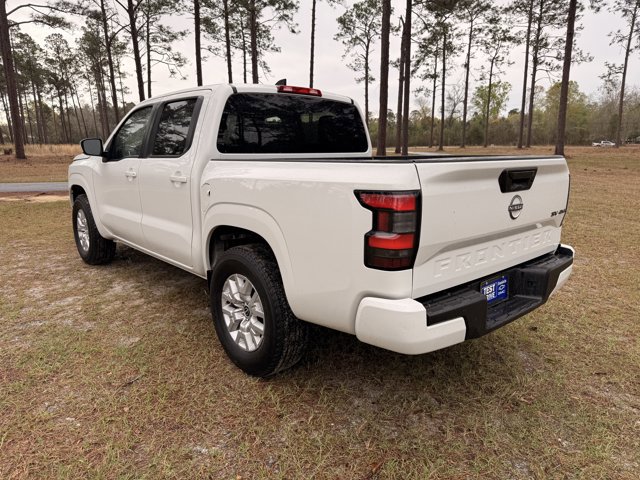 Used 2023 Nissan Frontier SV image 3