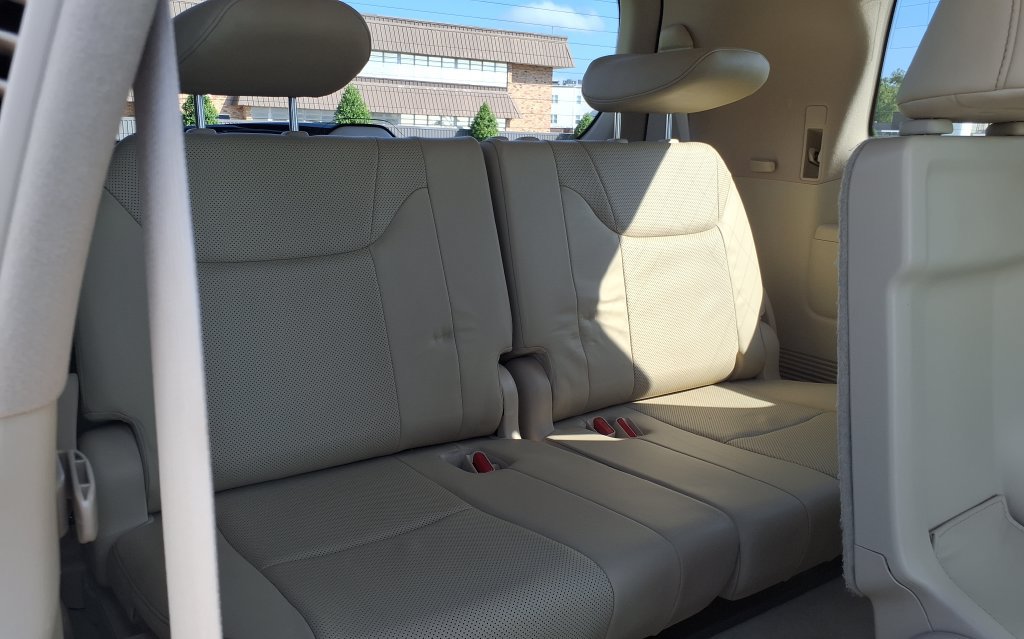 Used 2021 Lexus LX 570 4WD w/ Luxury Package image 17