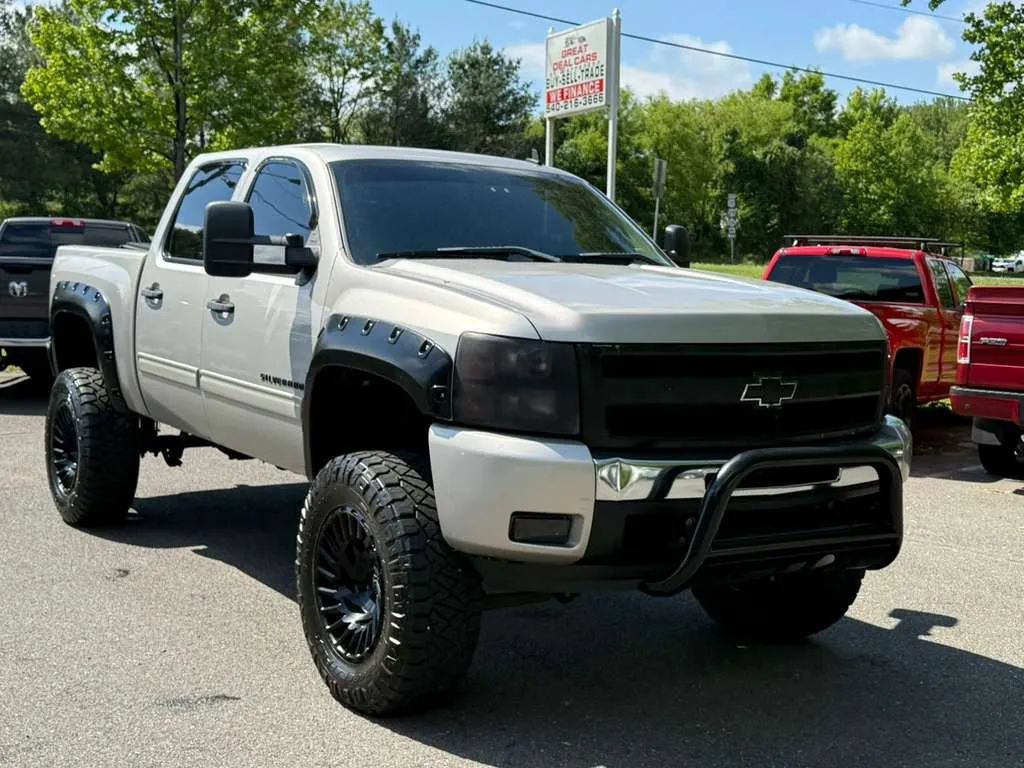 Used 2009 Chevrolet Silverado 1500 LT w/ Power Pack Plus AWD/4WD image 1