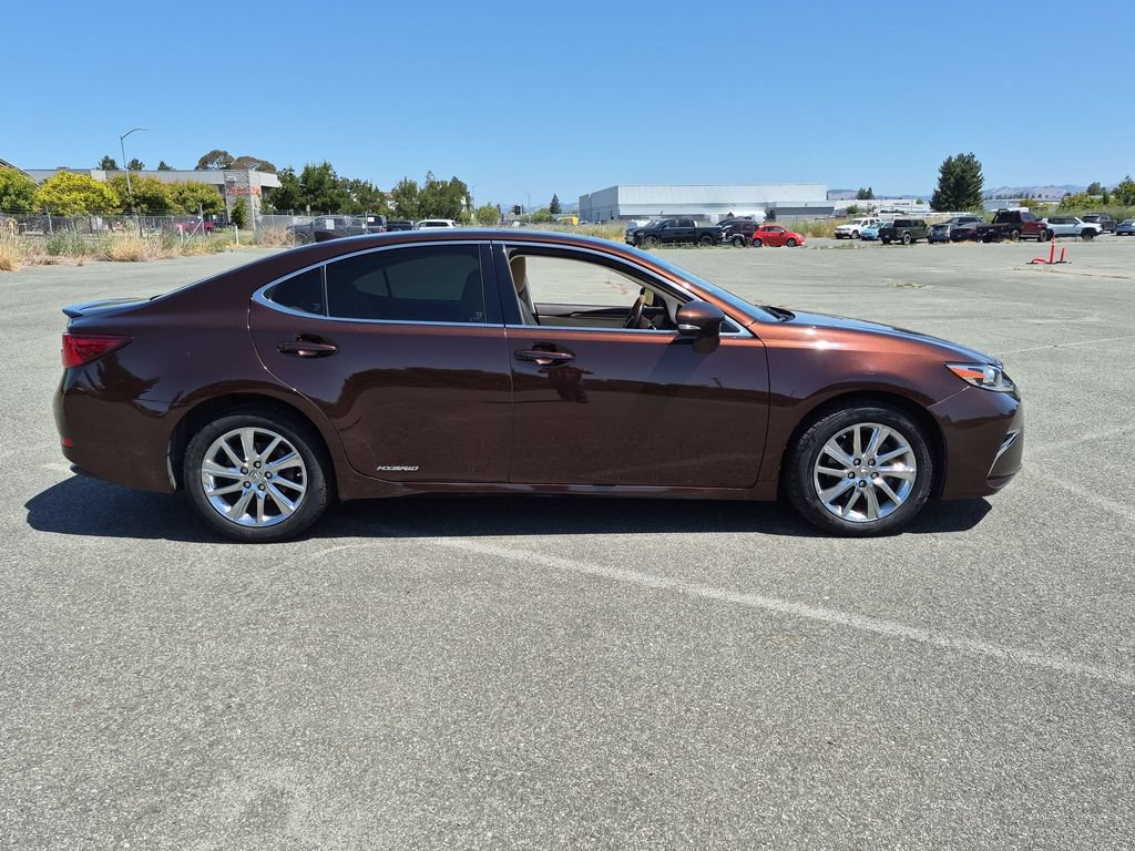 Used 2017 Lexus ES 300h w/ Navigation System Package FWD image 3