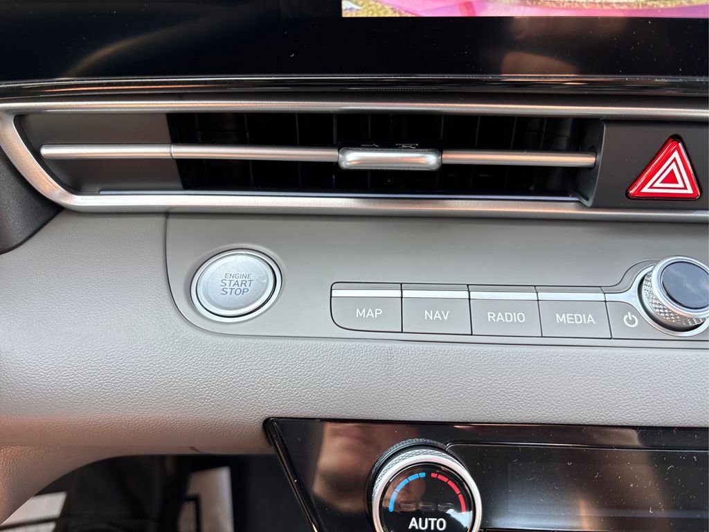 Certified 2025 Hyundai Elantra SEL image 23