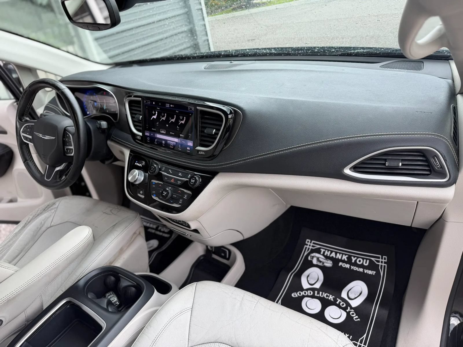 Used 2021 Chrysler Pacifica Touring-L FWD image 15
