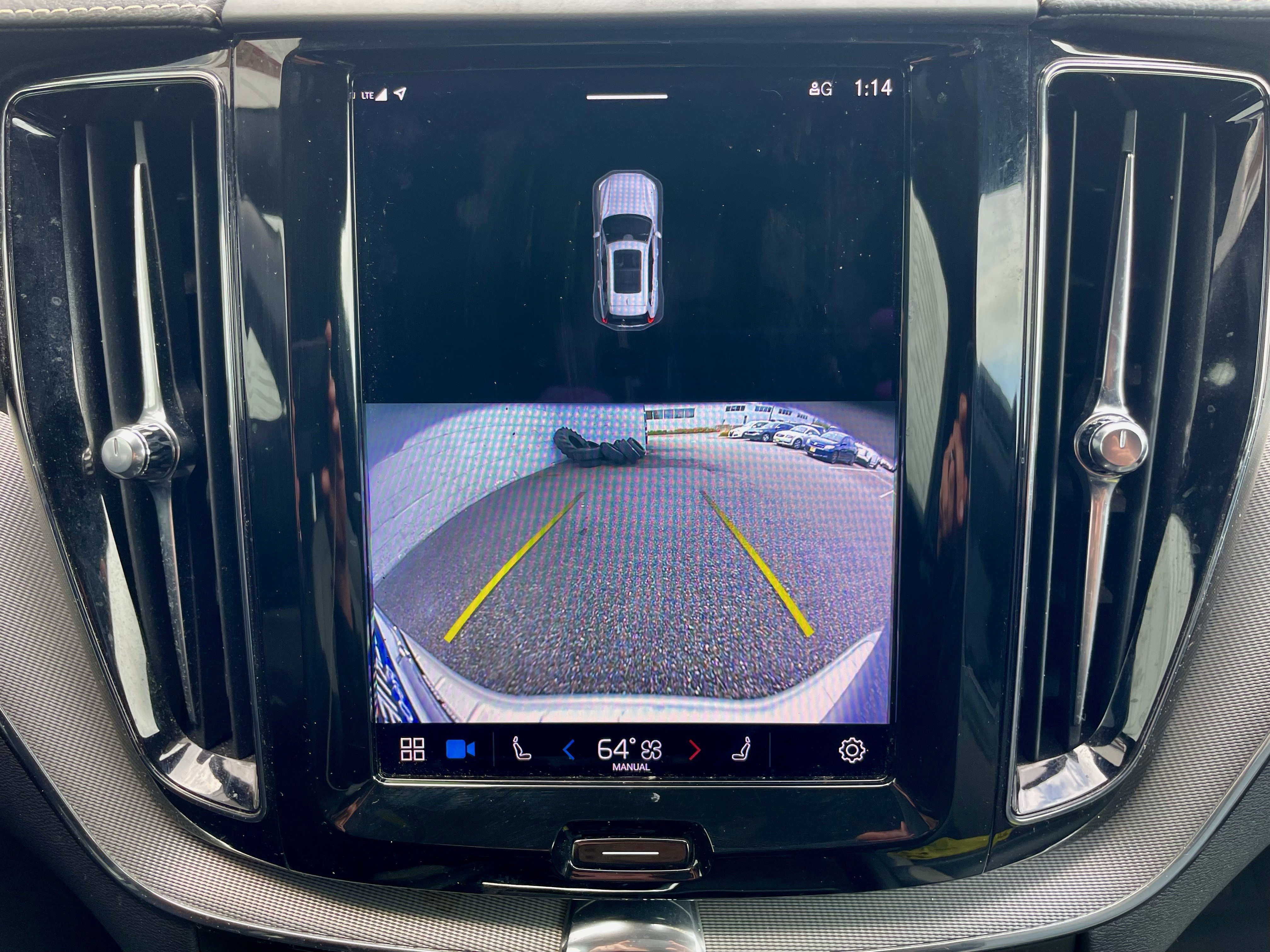 Used 2022 Volvo XC60 B6 R-Design w/ Advanced Package image 28