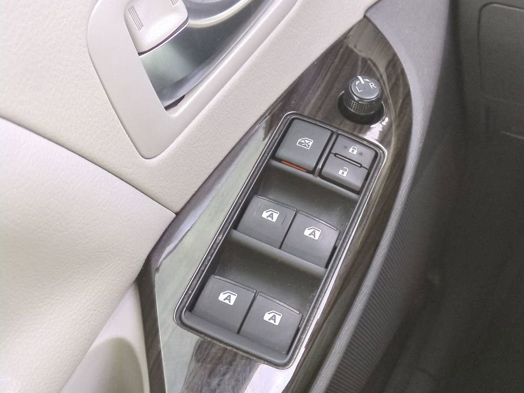 Used 2020 Toyota Sienna Limited image 25