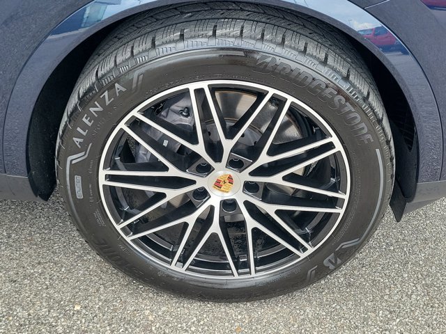 Certified 2025 Porsche Cayenne image 9