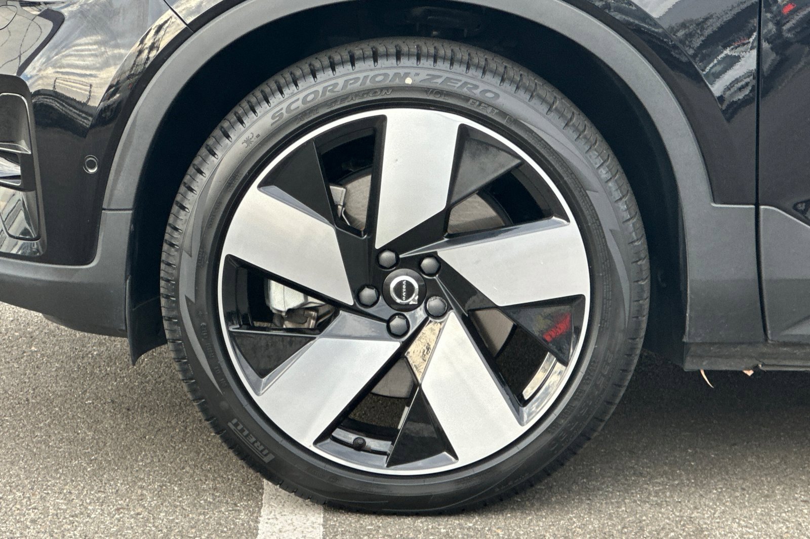 Used 2023 Volvo XC40 Recharge Ultimate w/ Protection Package Premier image 32