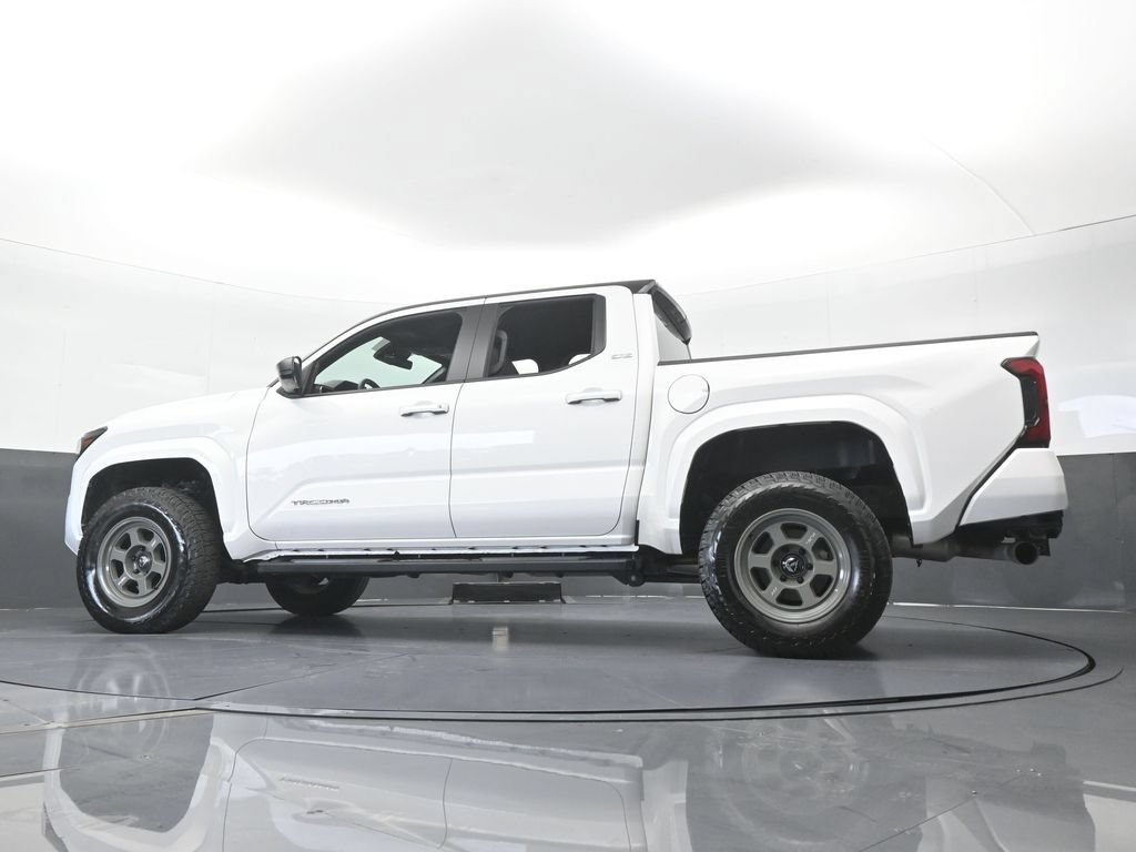 Used 2025 Toyota Tacoma SR5 AWD/4WD image 56