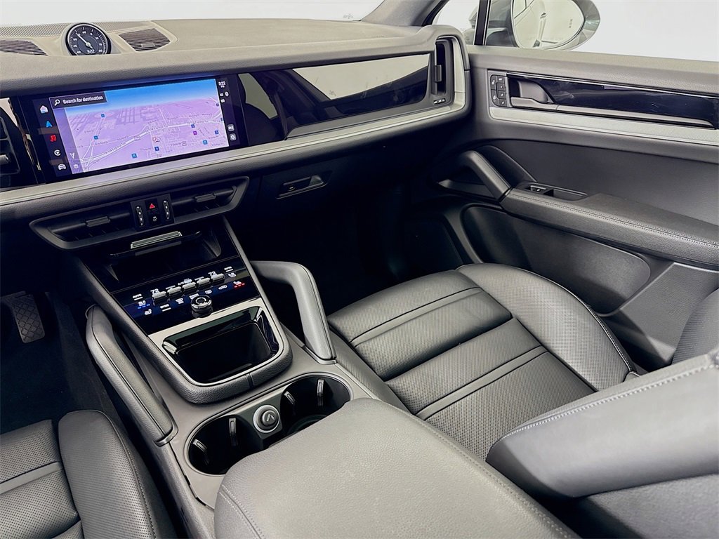 Certified 2025 Porsche Cayenne Coupe image 26