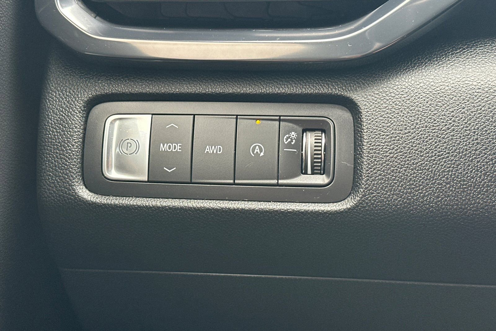 Used 2025 GMC Acadia AT4 w/ LPO, Floor Liner Package image 38