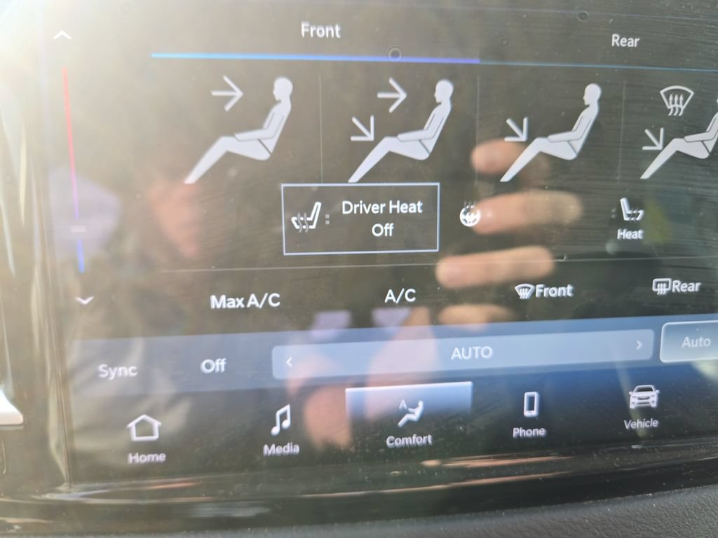 Used 2023 Chrysler Pacifica Touring-L FWD image 31