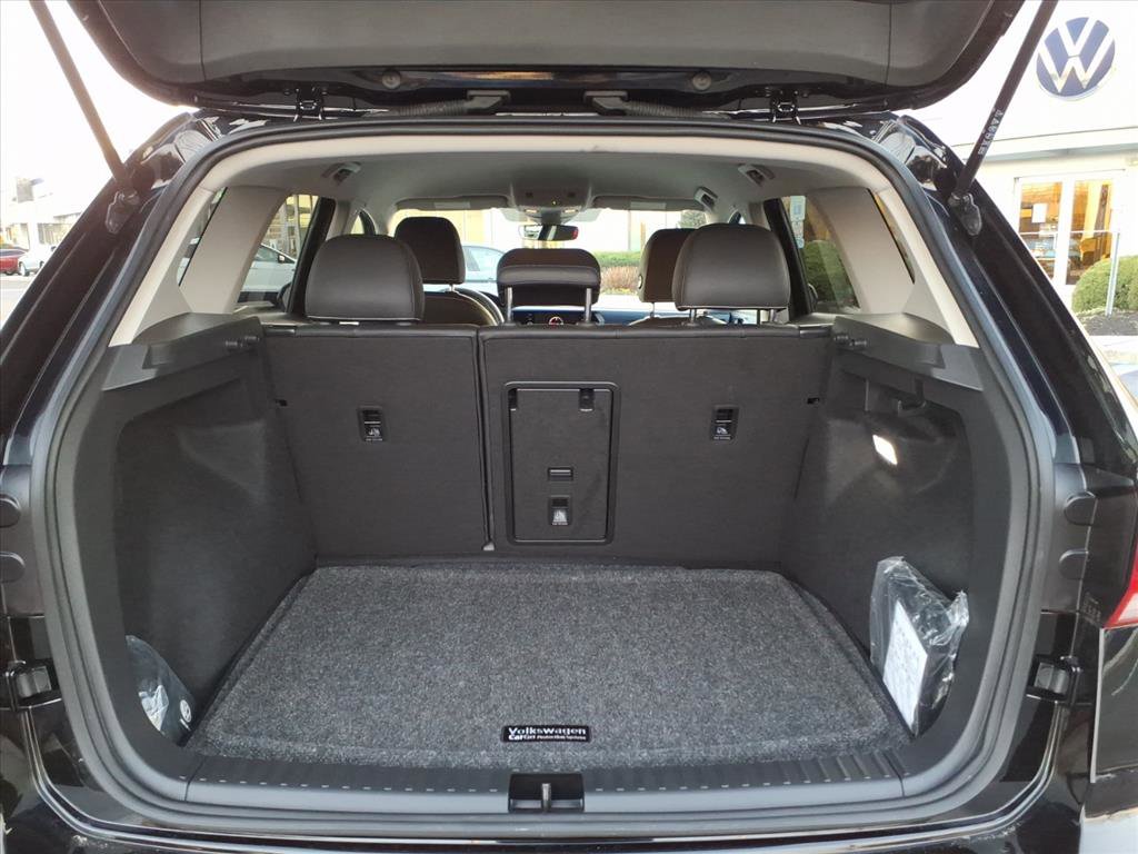 Certified 2024 Volkswagen Taos SE image 8