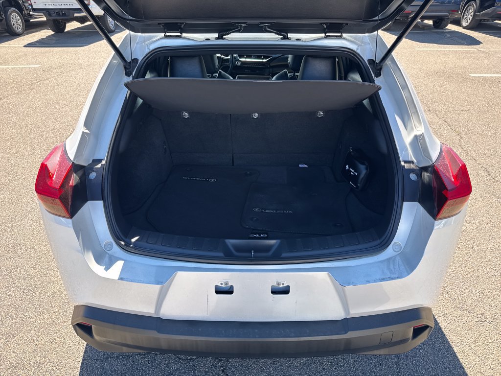 Used 2019 Lexus UX 200 w/ Accessory Package FWD image 7
