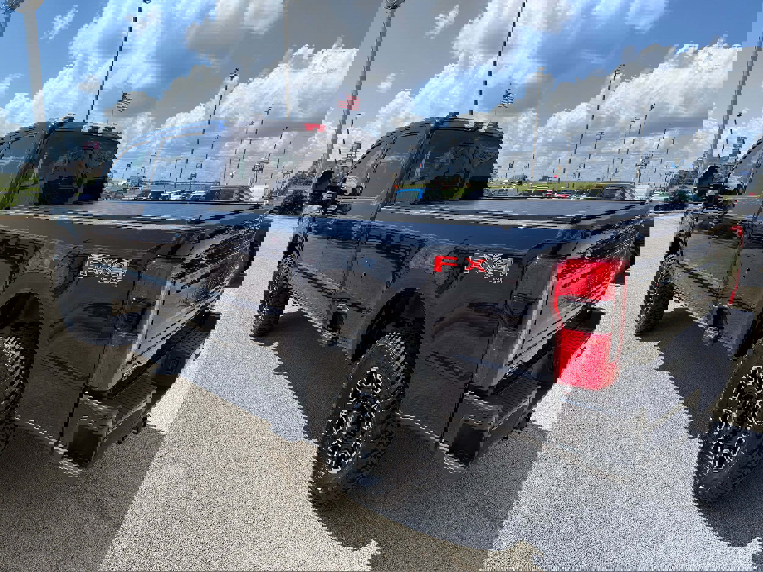 Used 2025 Ford F350 Platinum w/ FX4 Off-Road Package image 3
