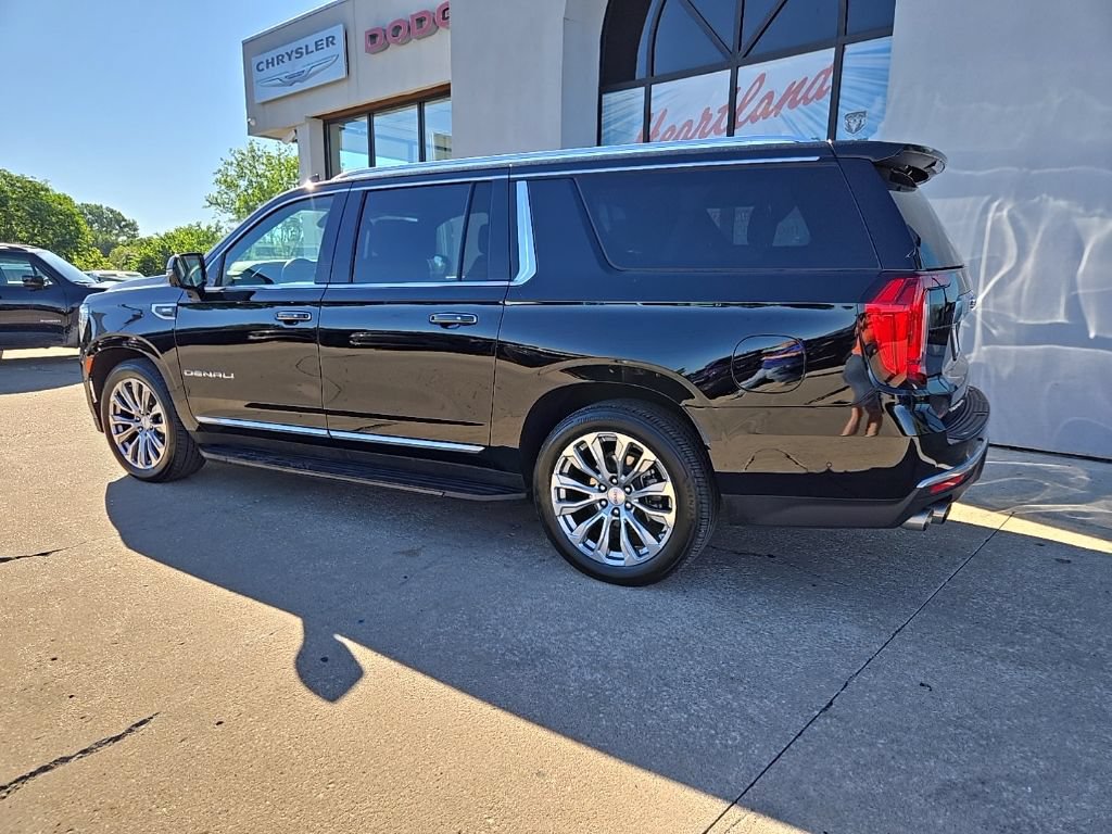 Used 2024 GMC Yukon XL Denali w/ Advanced Technology Package AWD/4WD image 7