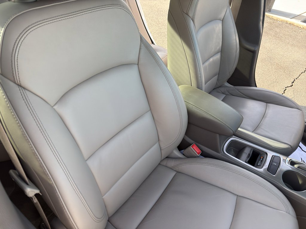 Used 2017 Chevrolet Cruze Premier image 32