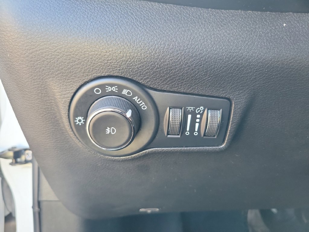 Used 2024 Jeep Compass Latitude AWD/4WD image 28