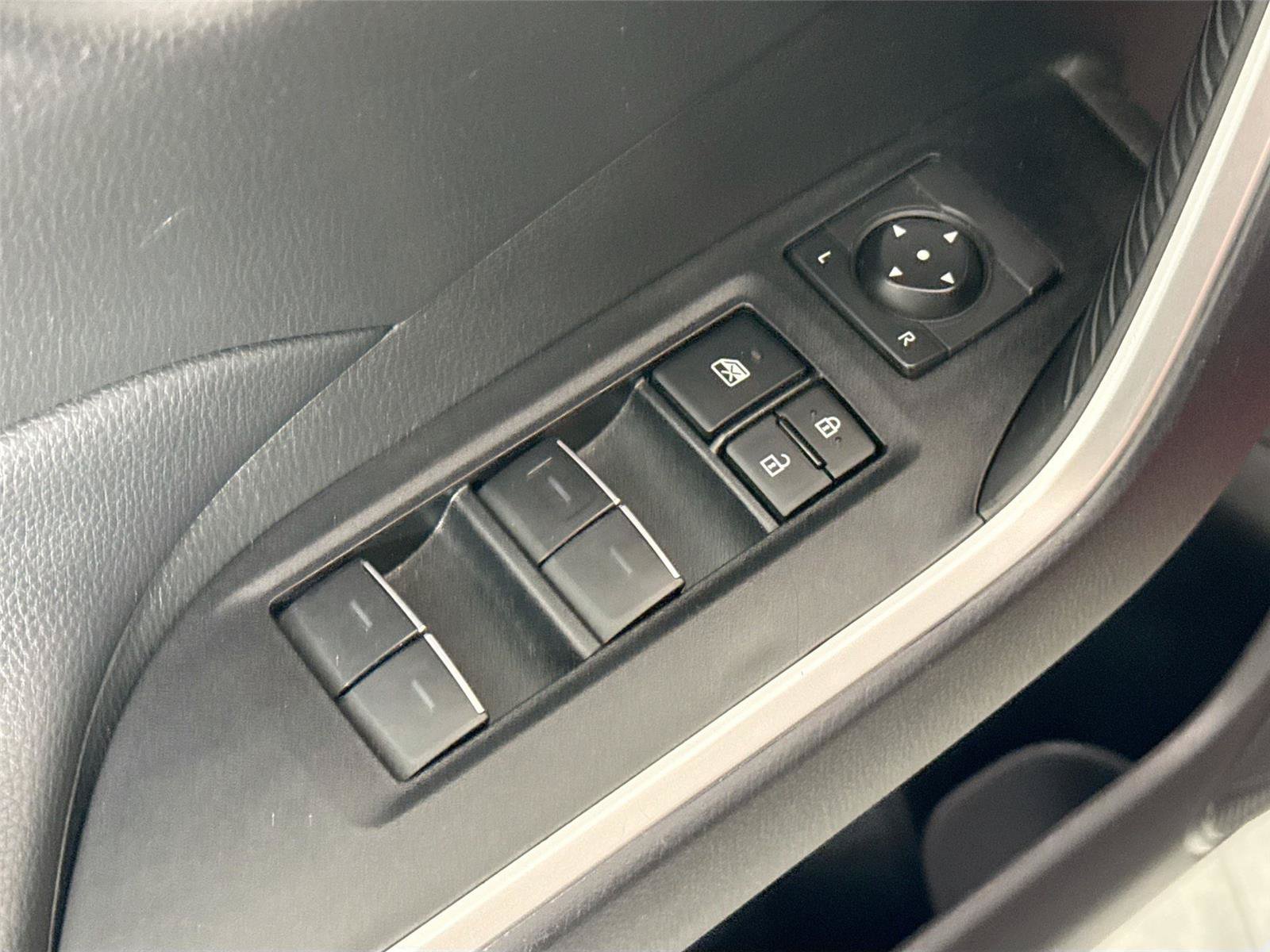 Certified 2025 Toyota RAV4 XLE FWD image 28