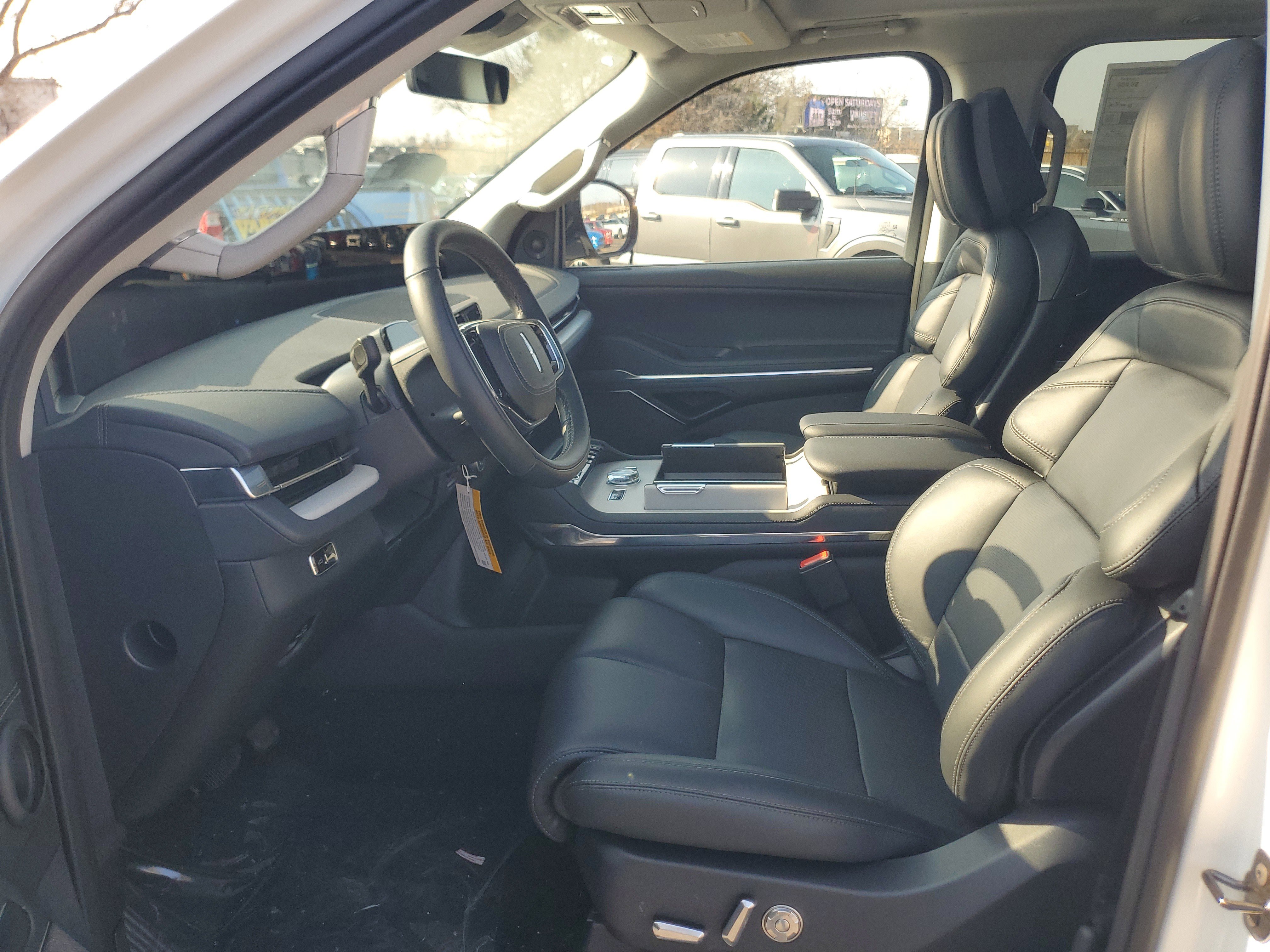 New 2026 Lincoln Navigator Reserve image 12