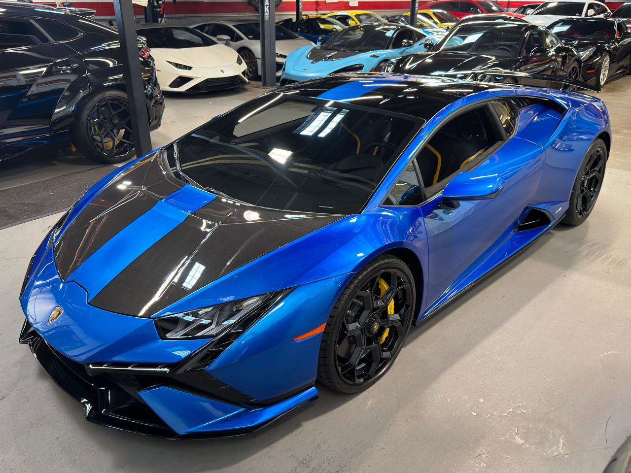 Used 2023 Lamborghini Huracan Tecnica RWD image 11