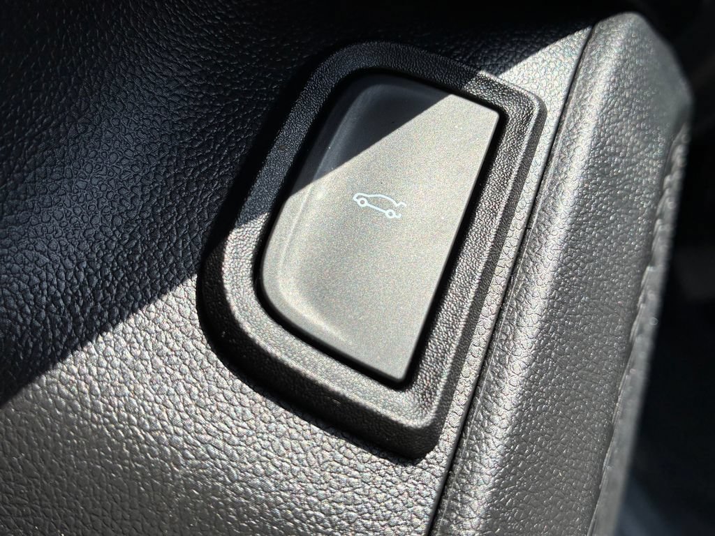 Used 2025 Chevrolet Equinox LT w/ Convenience Package II FWD image 11