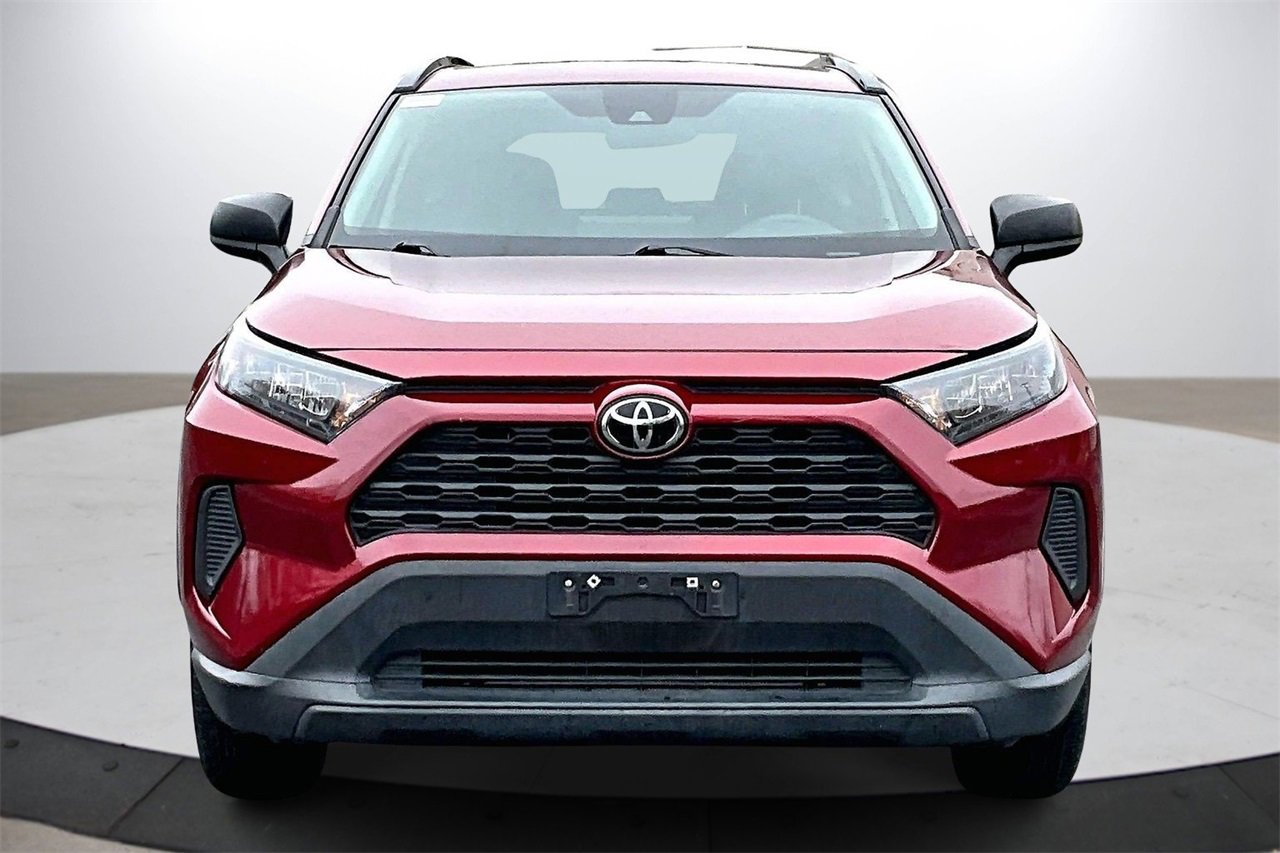 Used 2021 Toyota RAV4 LE image 3