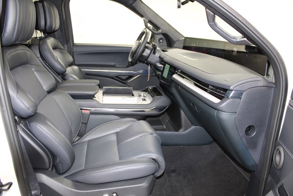 New 2025 Lincoln Navigator Reserve w/ Jet Appearance Package image 32