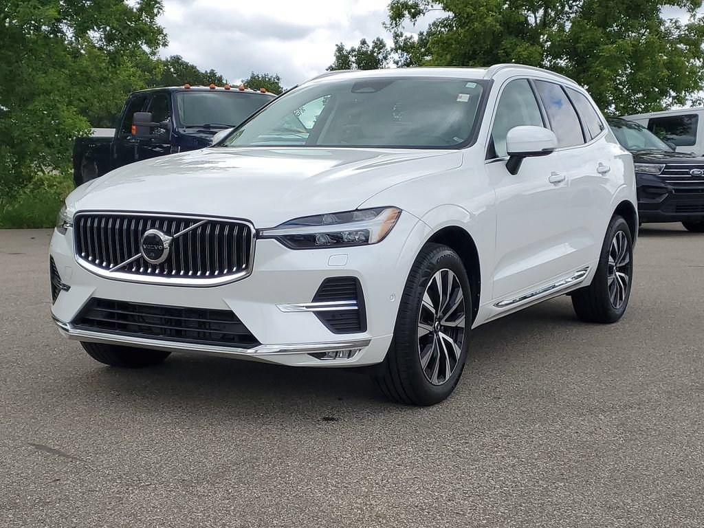 Used 2023 Volvo XC60 B5 Plus AWD/4WD image 2