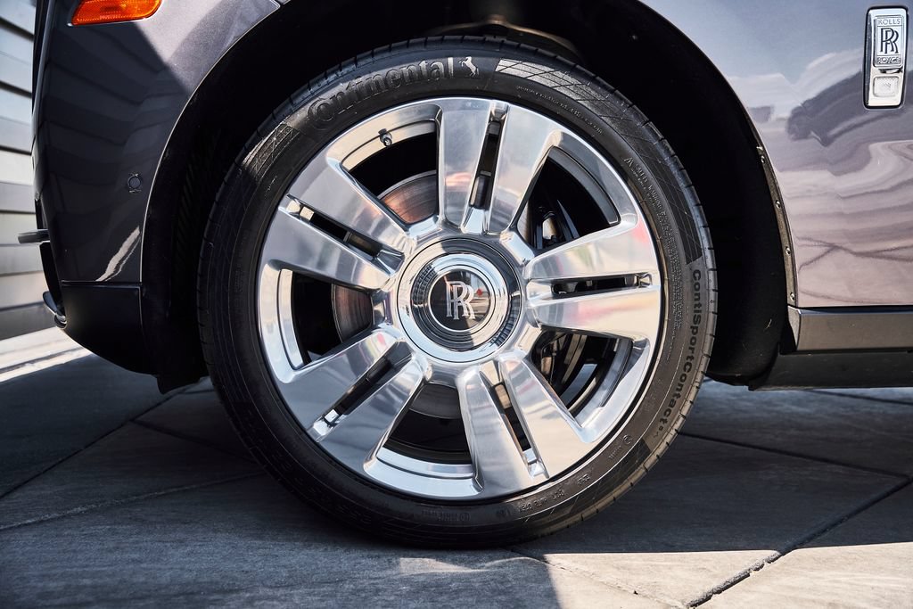 Used 2020 Rolls-Royce Cullinan AWD/4WD image 3