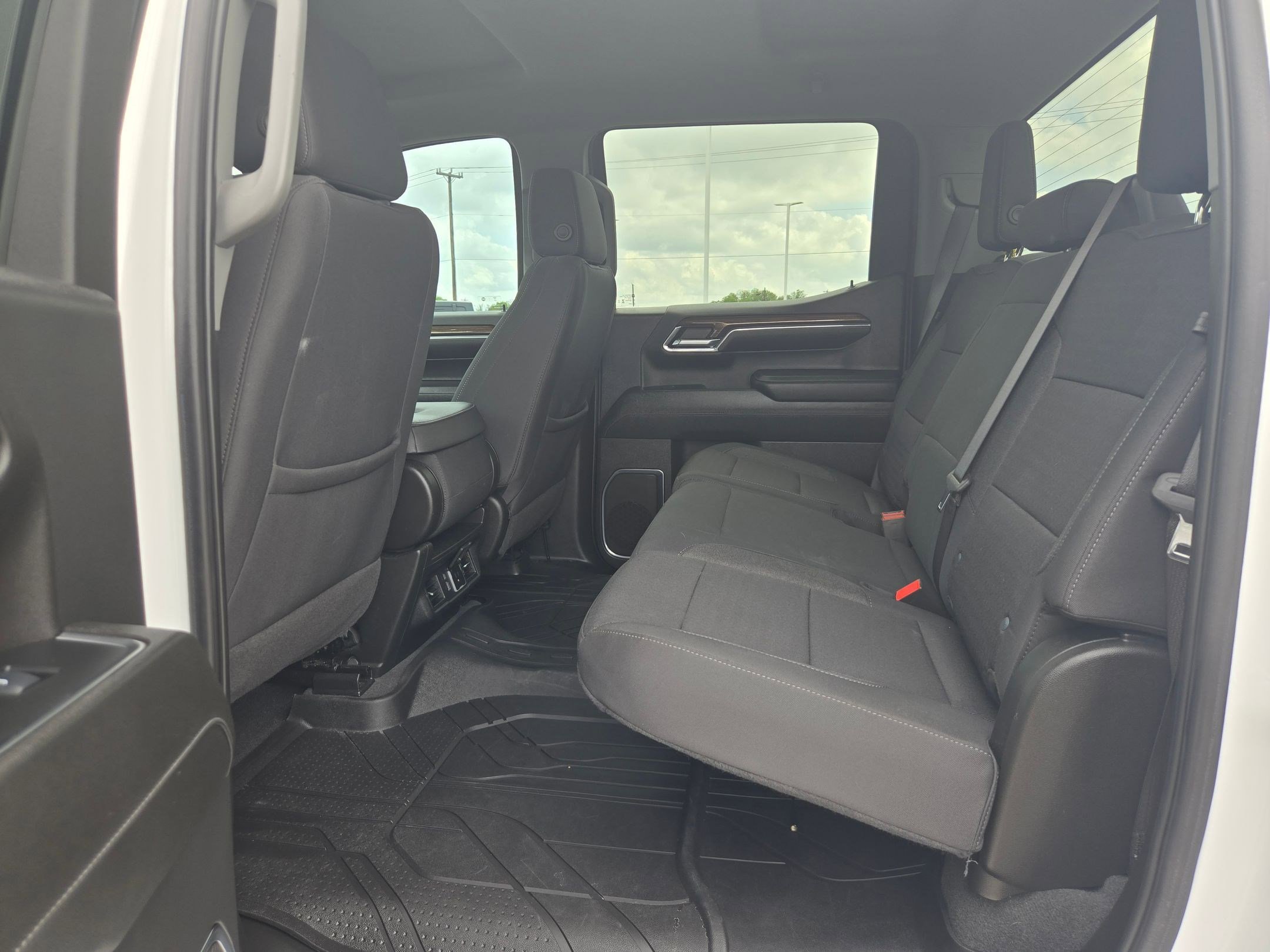 Used 2024 Chevrolet Silverado 1500 LT w/ Z71 Off-Road Package AWD/4WD image 13