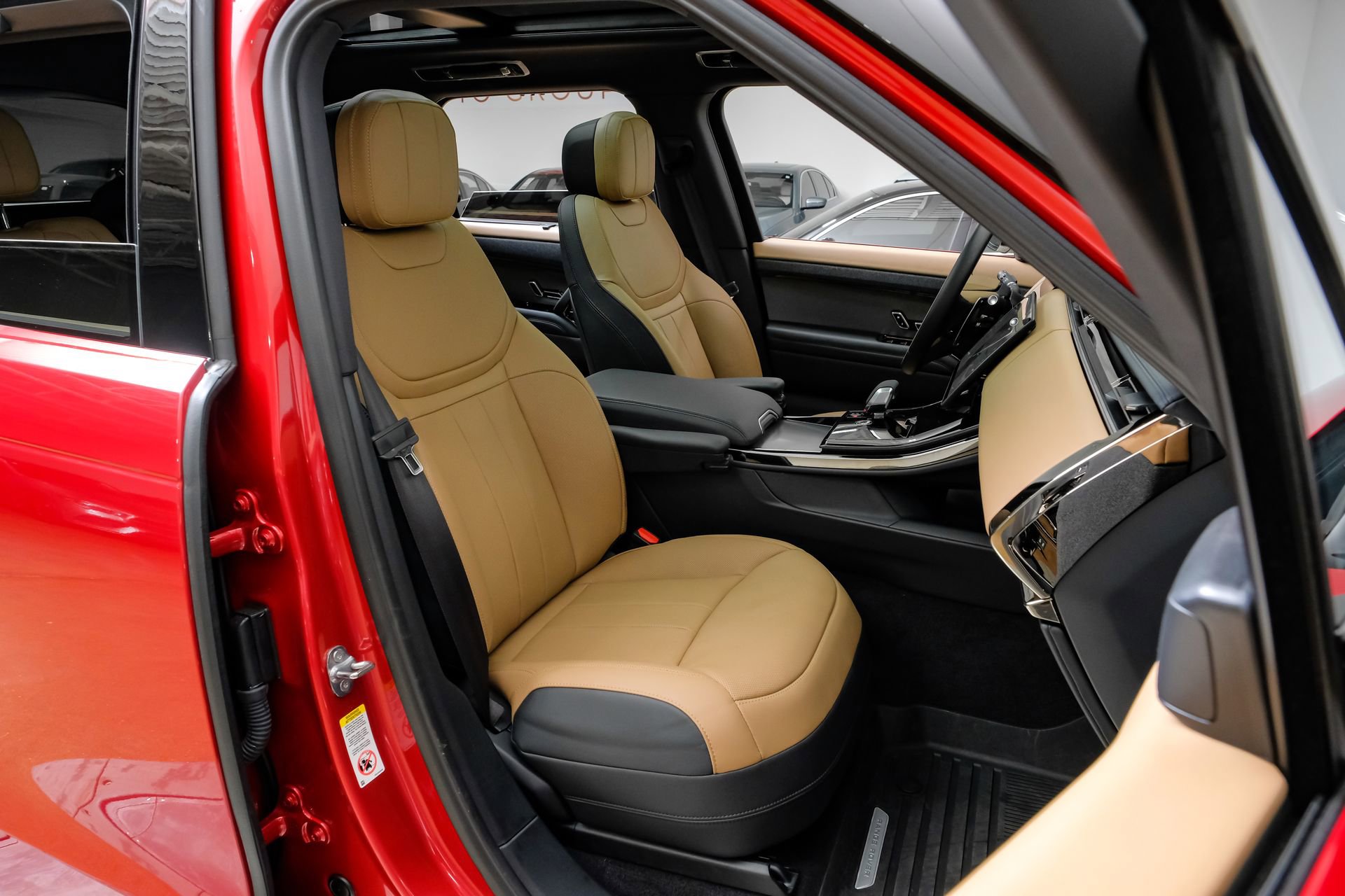 Used 2024 Land Rover Range Rover Sport Dynamic SE image 37