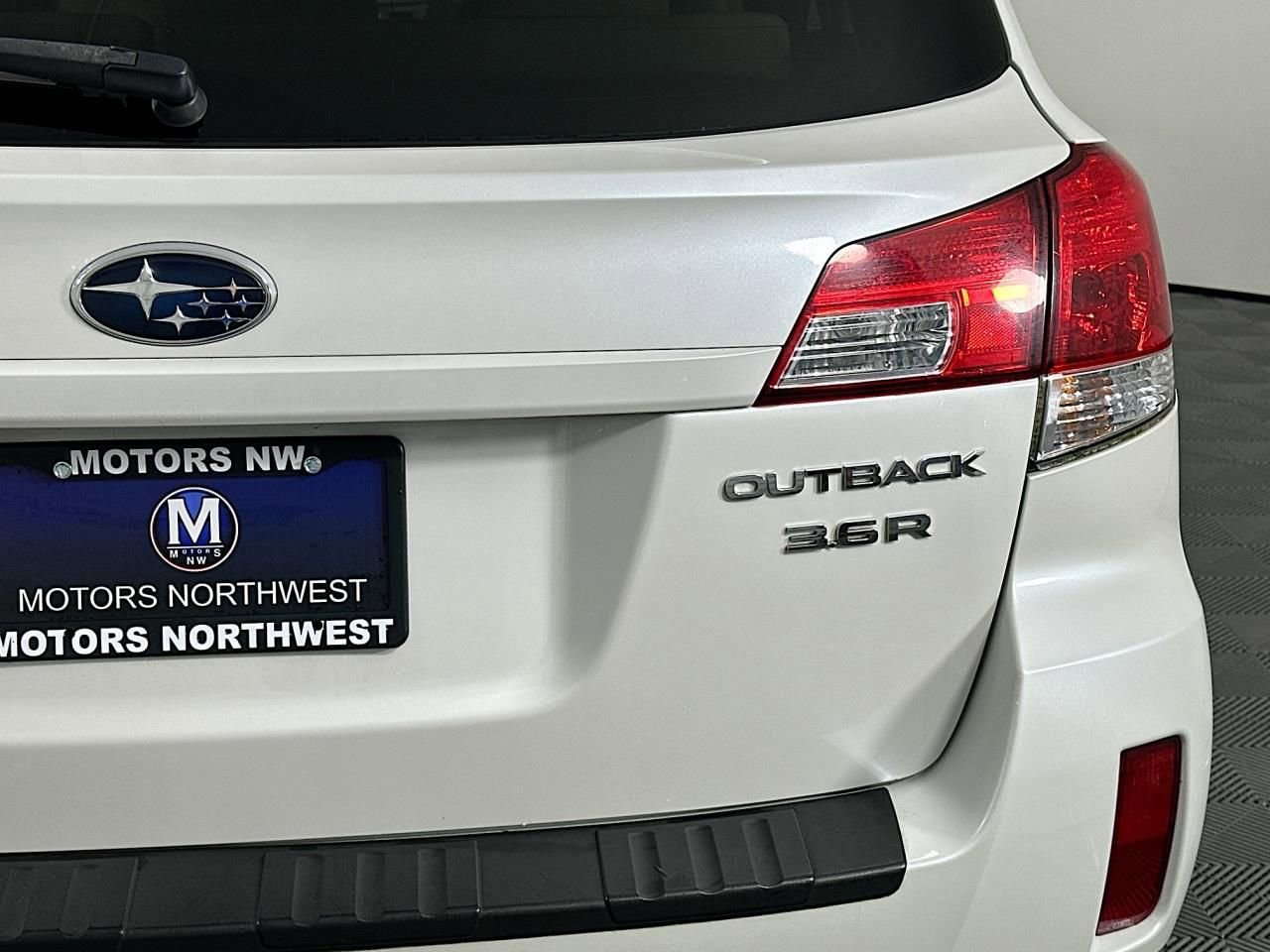 Used 2010 Subaru Outback 3.6R Limited image 22