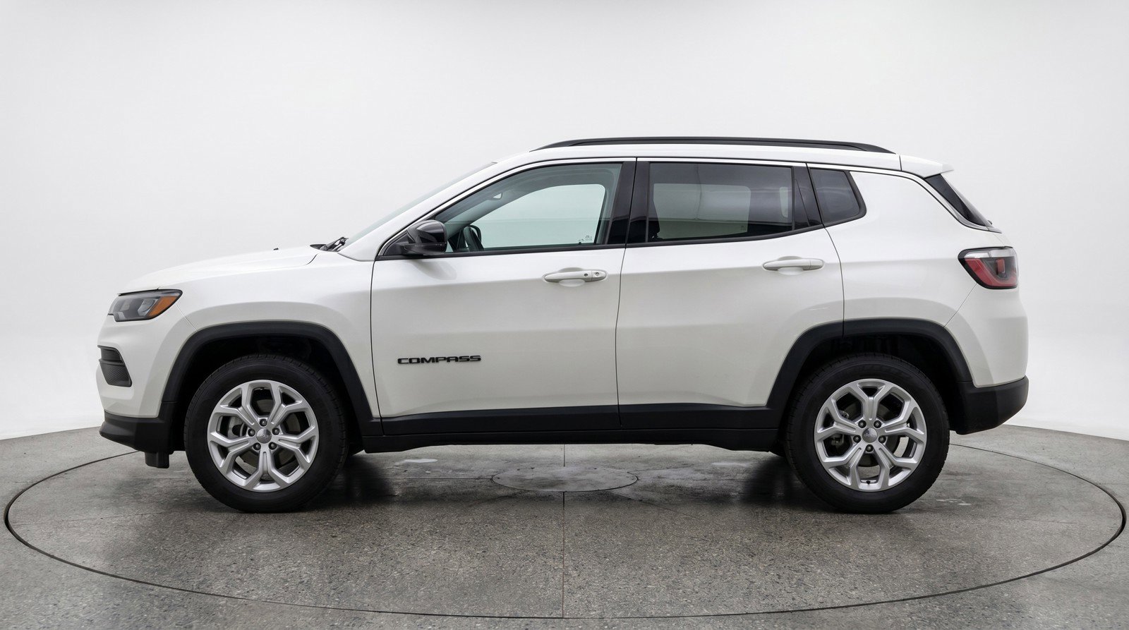 Used 2025 Jeep Compass Latitude AWD/4WD image 5